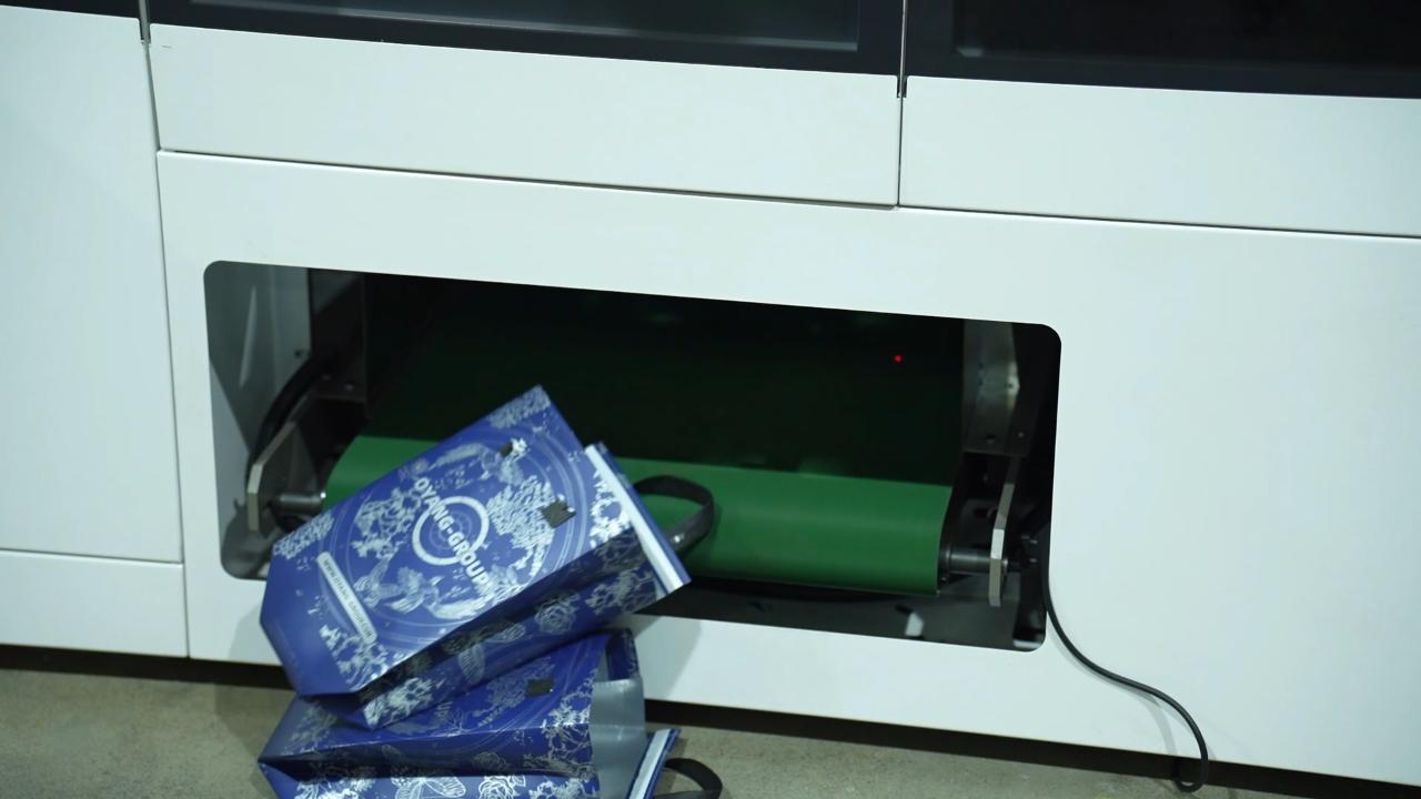 8 Auto defect rejection system 8 Sistema automático de rechazo de defectos