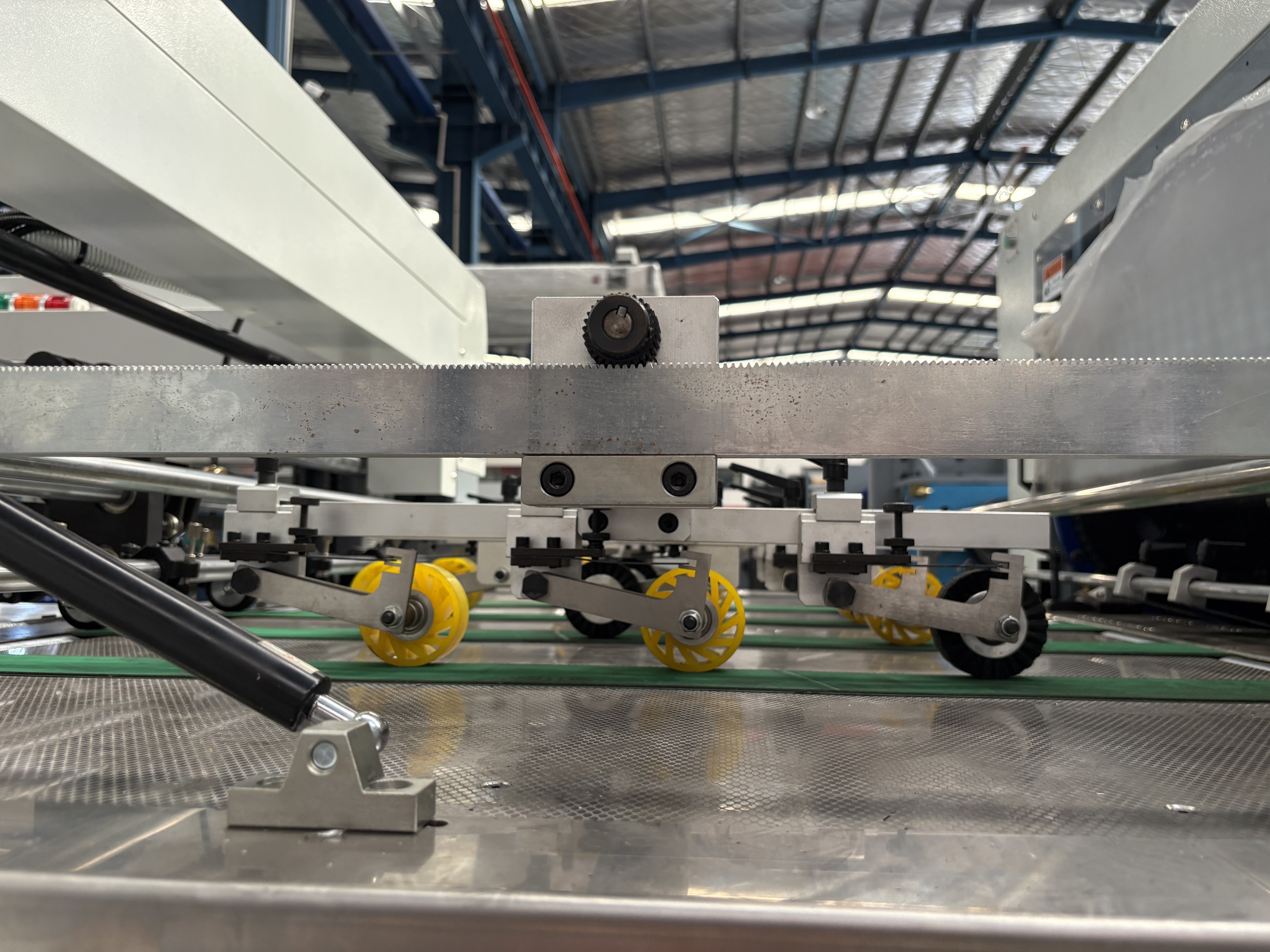 Máquina automática de estampado de lámina y troquelador