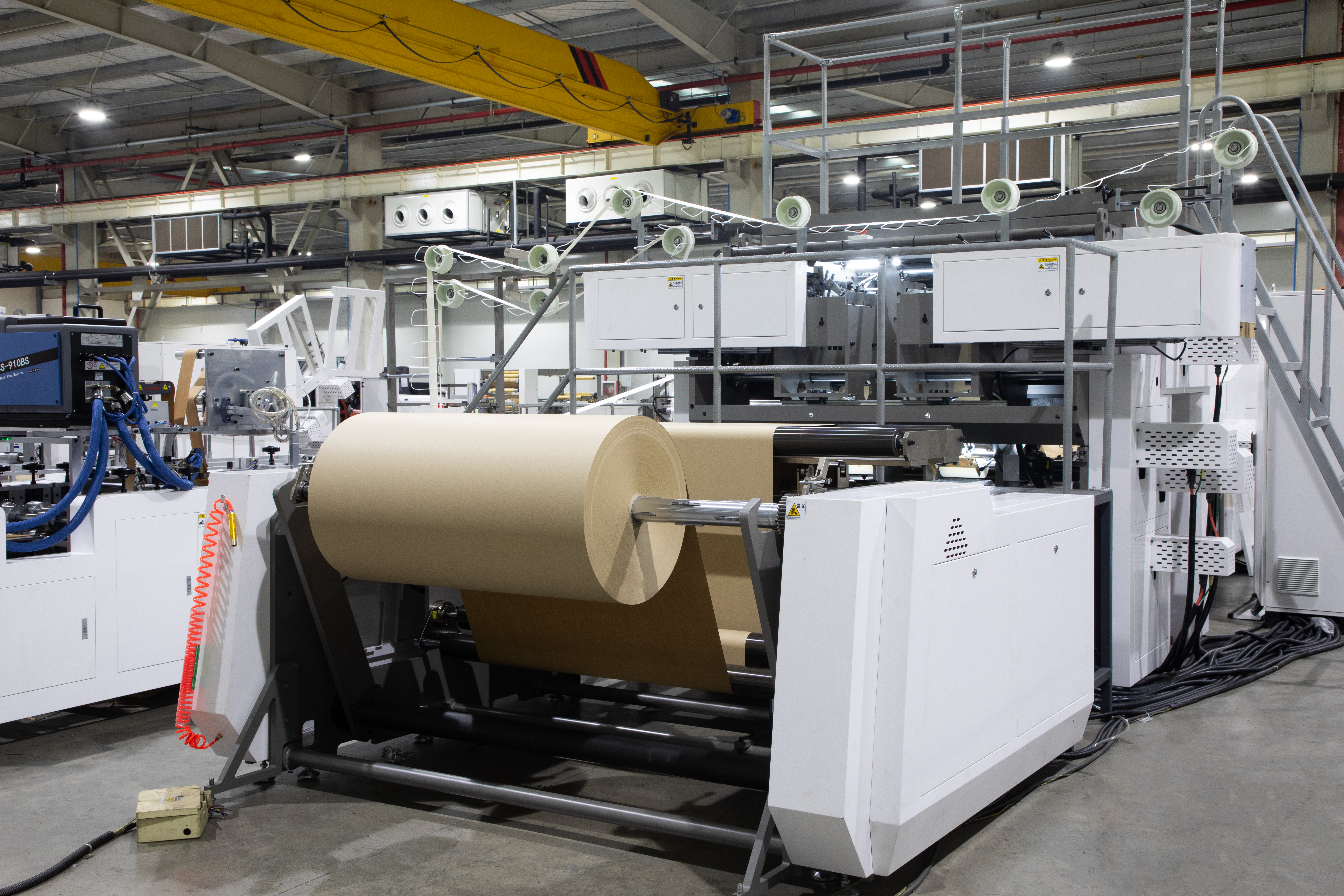 New World una máquina de bolsas de papel inferior cuadrada con mango retorcido en línea
