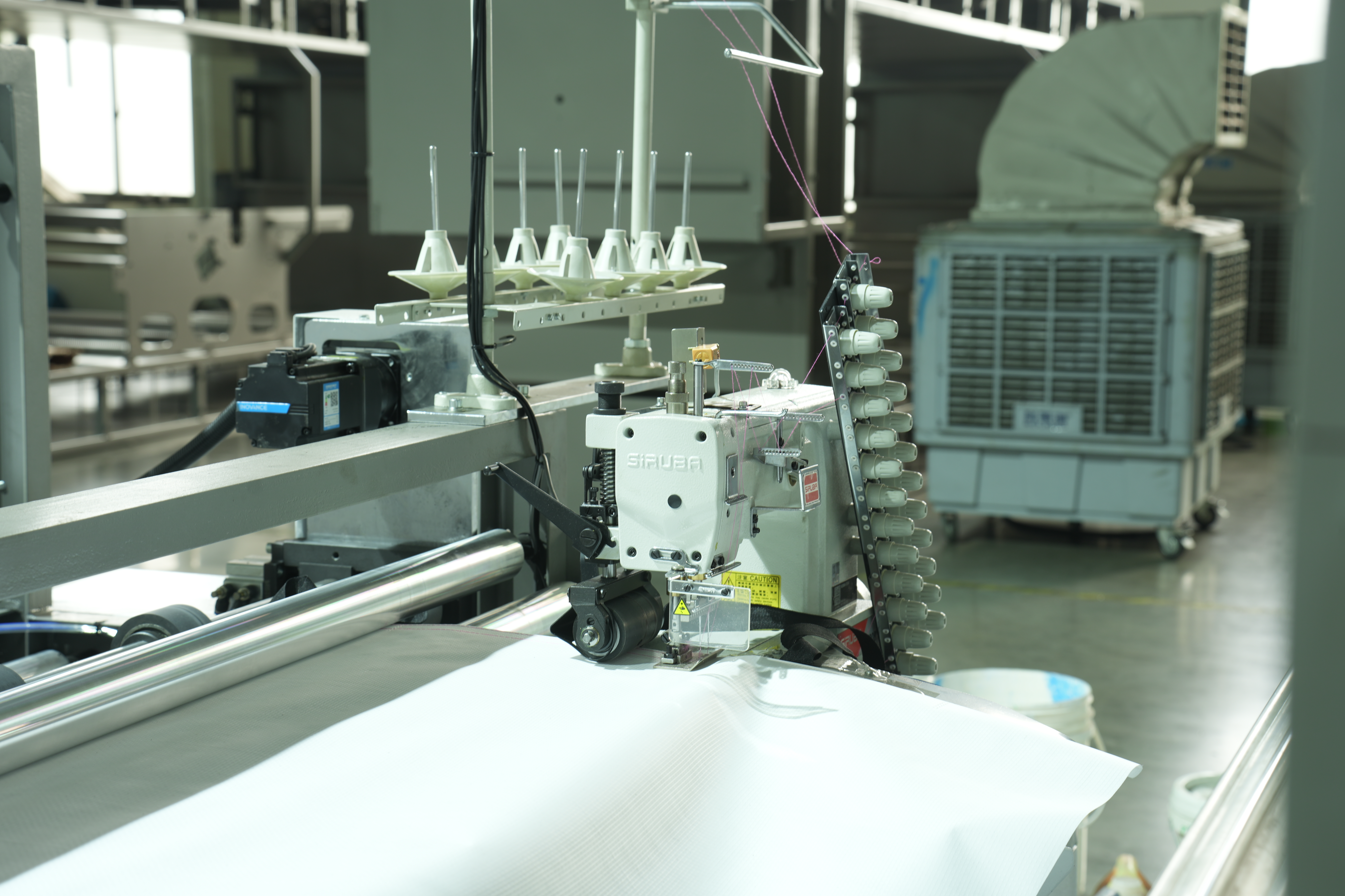 ONL-XG1200 Máquina de costura de costura doble no tejida de costura y corte