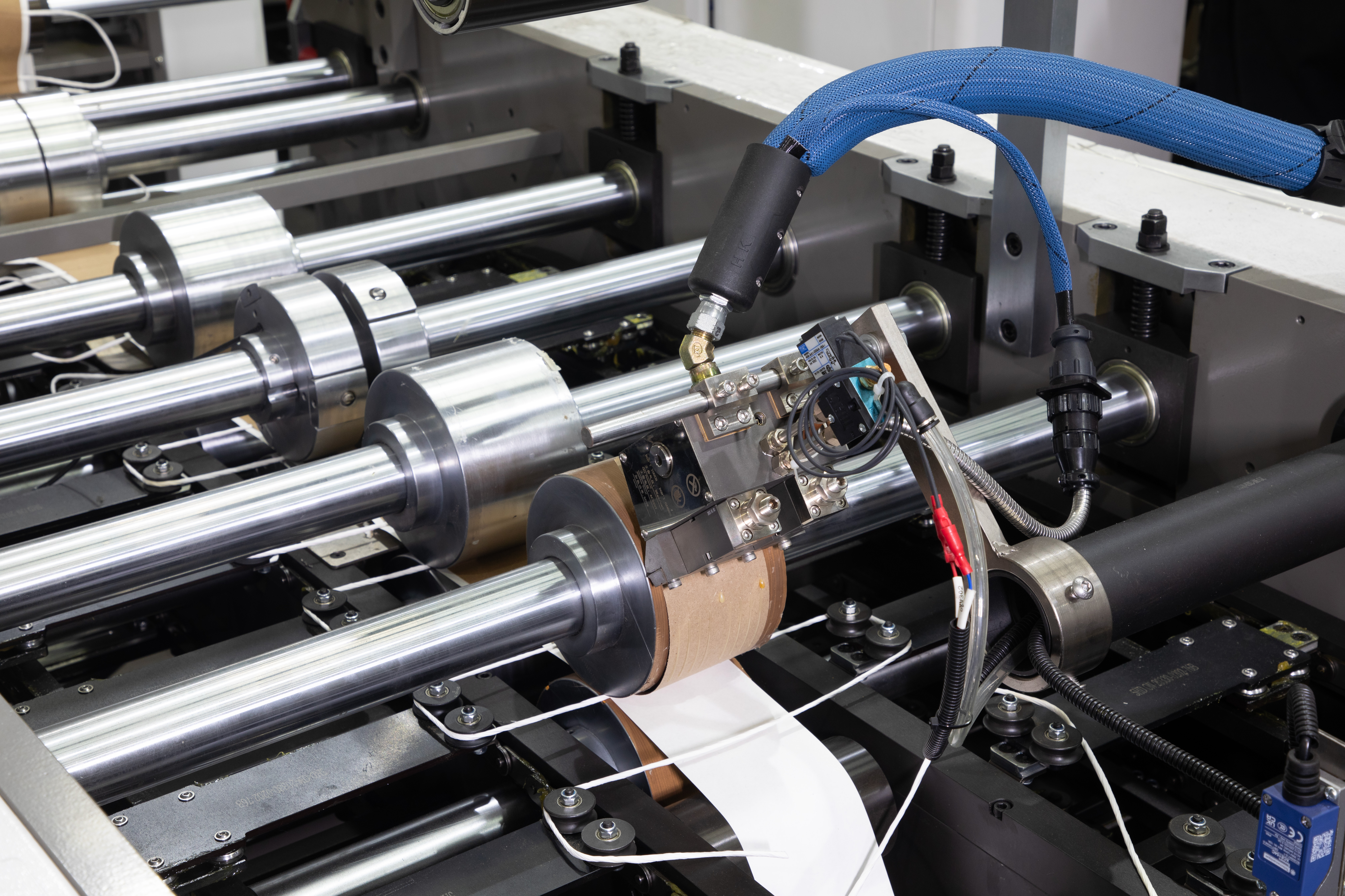 Máquina de fabricación de bolsas inteligente con mango retorcido