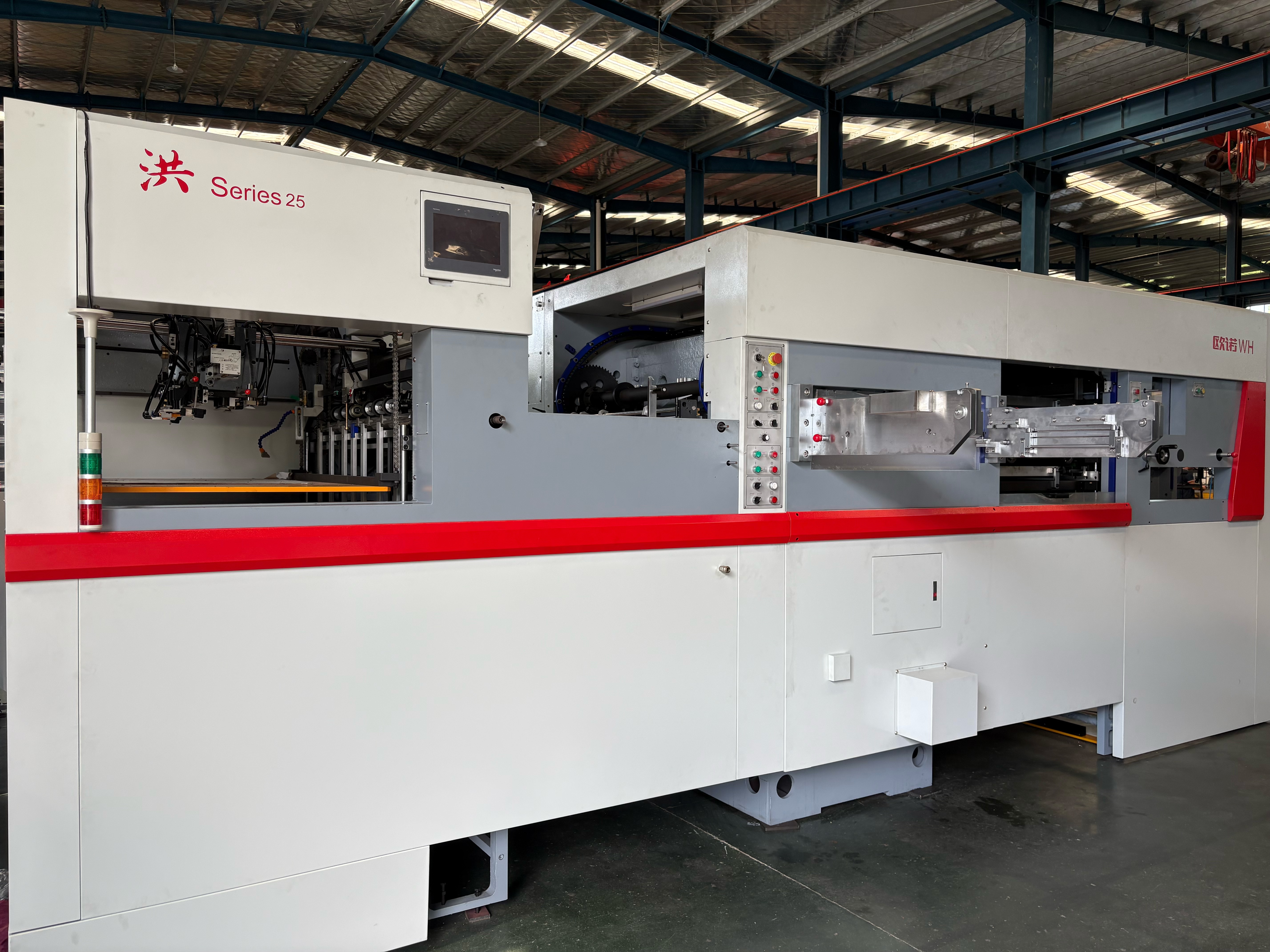 Máquina automática de corte y arrugas