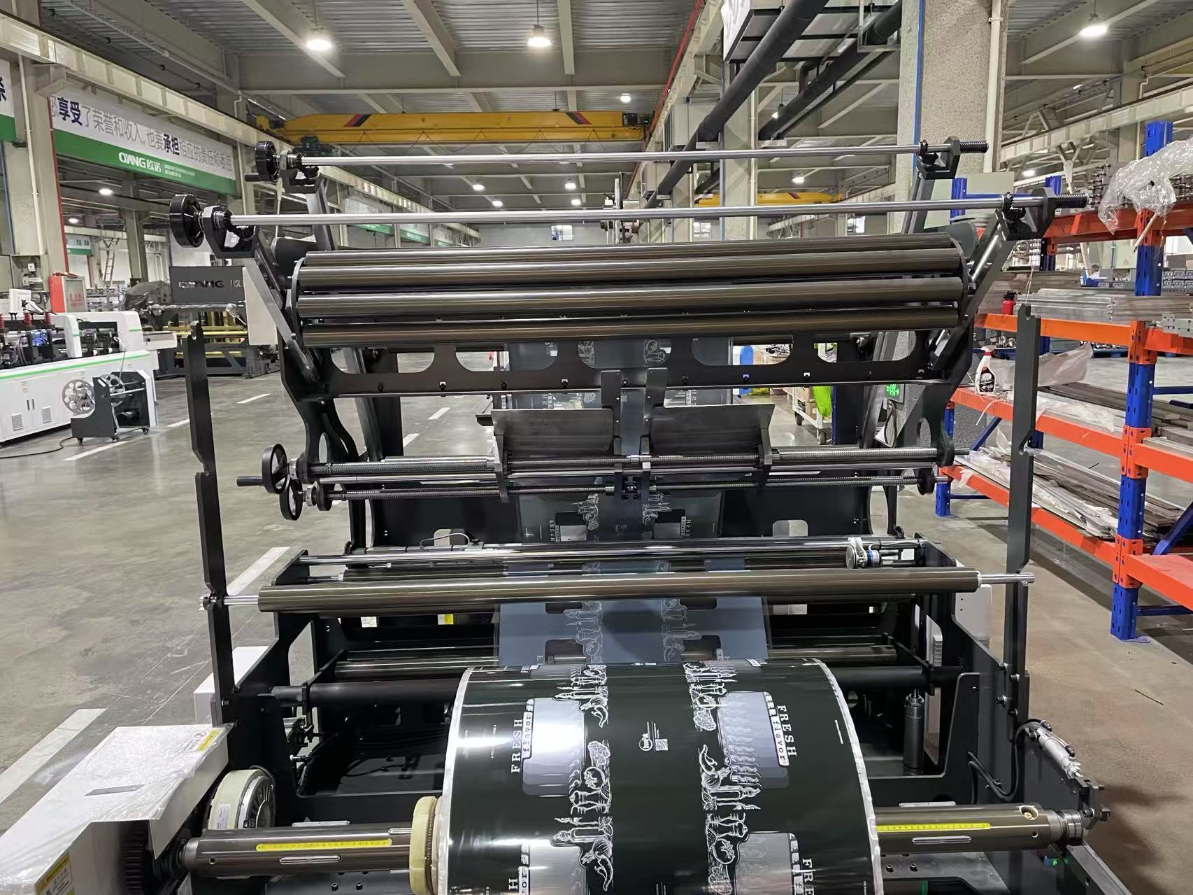 Máquina de fabricación de bolsas de sello central/cuádruple de alta velocidad