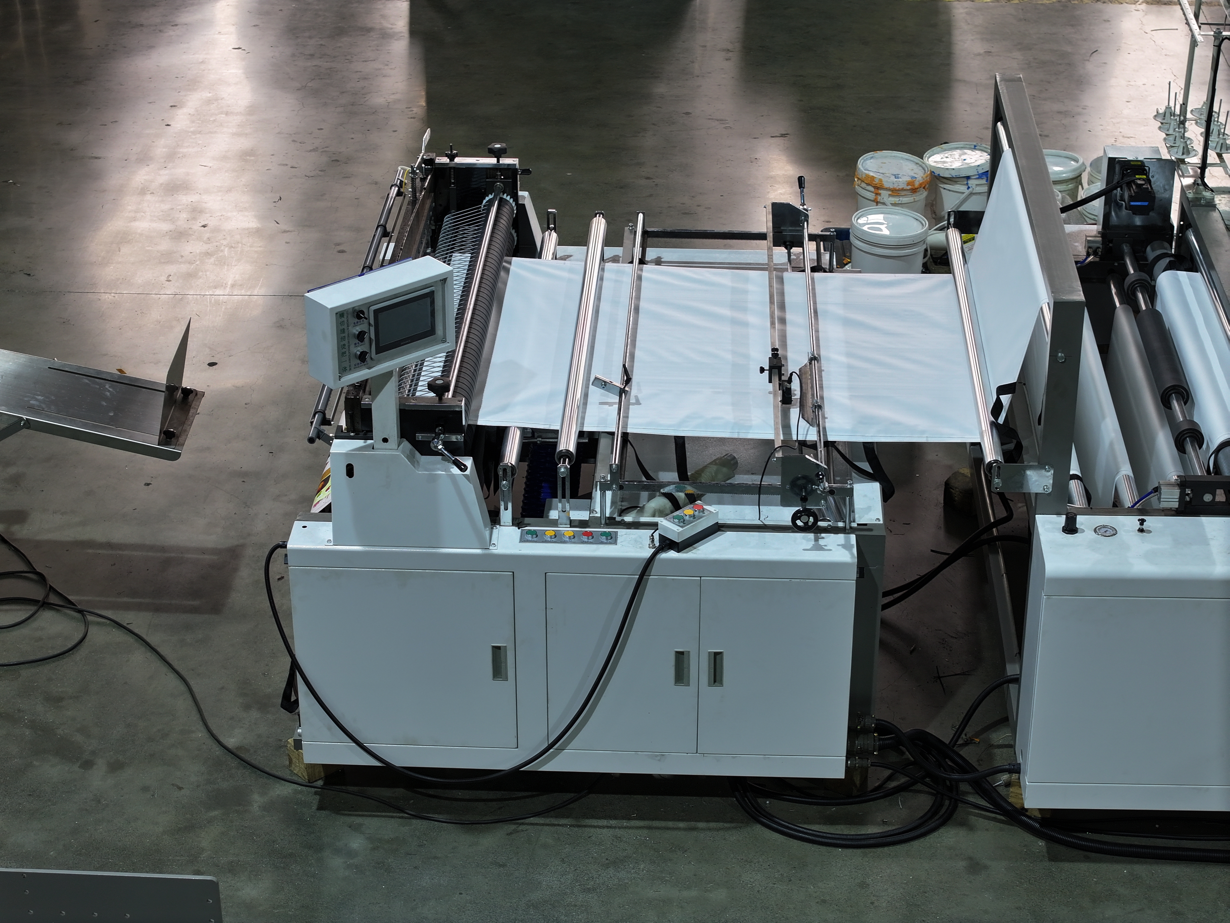 ONL-XG1200 Máquina de costura de costura doble no tejida de costura y corte